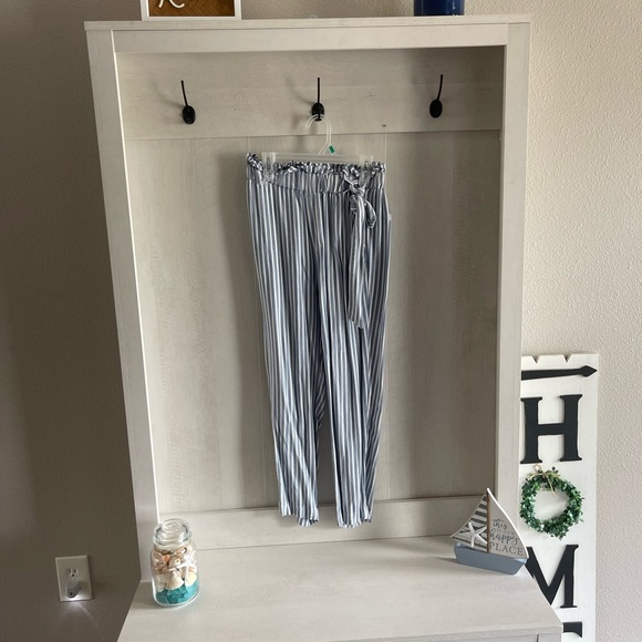 🤍Cute Hollister Pants 🤍 - Picture 2 of 6